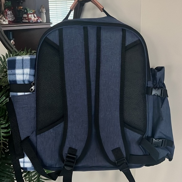 Brand New Picnic Backpack Set for 4 Insulated Large Cooler Waterproof Blanket - Picture 15 of 16